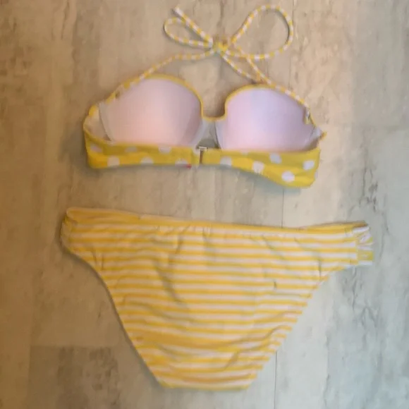 Victoria’s Secret Women’s Bikini 34B M bottoms Polka Dots and Stripes - Picture 3 of 7